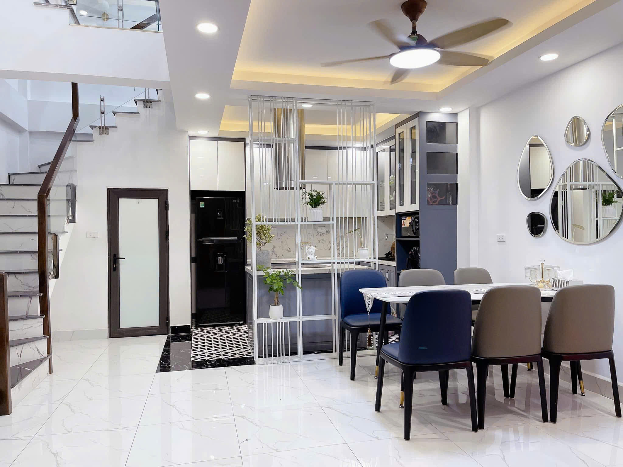 Cho thuê nhà nguyên căn mới kinh kong Kim Ngưu, 45m2 x 5 tầng, 5 ngủ, 20 Triệu - Ảnh chính